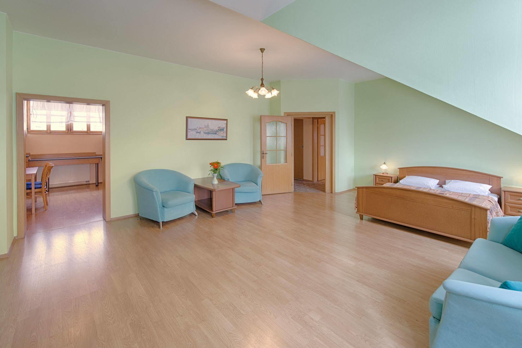 Hotel Derby Karlsbad Eksteriør billede